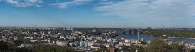 Kiev Ukrayna sermaye üzerinden panoramik görünüm ve Dnieper Nehri