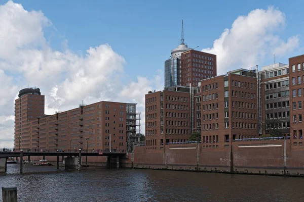Casas en el nuevo distrito de Hamburgo HafenCity — Foto de Stock