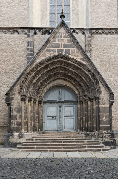 Портал церкви Святого Петра, Герлиц, Германия — стоковое фото