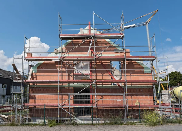 Ein Wohnhaus im Bau. — Stockfoto