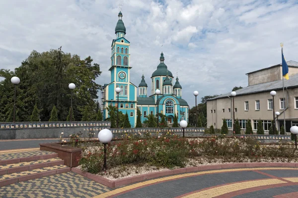 Igreja azul em Mostyska, Ucrânia — Fotografia de Stock