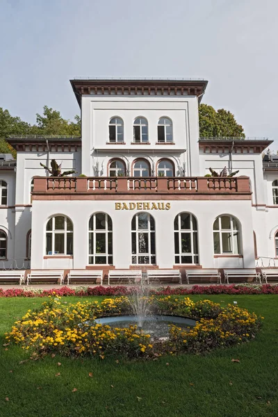 Badehaus storico con parco a Bad Soden, Germania — Foto Stock