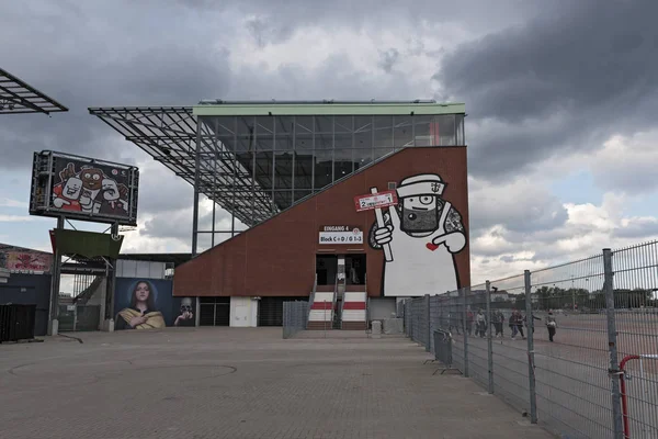 El estadio Millerntor de Fc St. Pauli en el distrito St. Pauli de Hamburgo —  Fotos de Stock