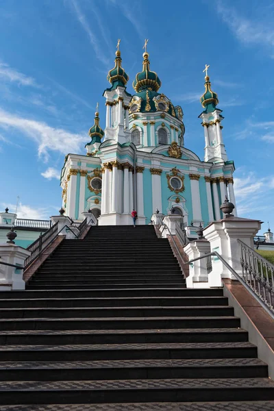 Kiev, Ukrayna'nın eski şehir St Andrews Kilisesi — Stok fotoğraf