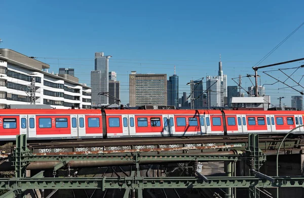 Arranha-céus e a antena ferroviária da estação principal de Frankfurt — Fotografia de Stock