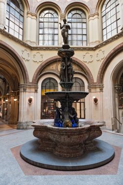 Palais Ferstel, Viyana, Avusturya Donaunixenbrunnen