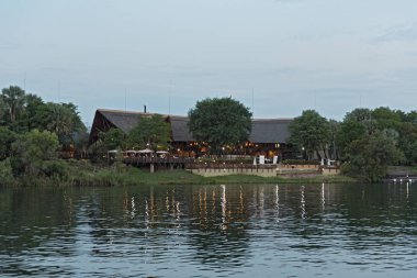 Livingstone, Zambiya-Kasım 17, 2017: Restoran Livingstone, Zambiya yakınındaki Zambezi Nehri kıyısında