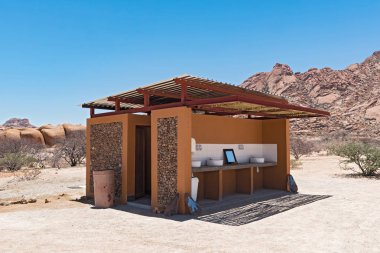 Namibya Spitzkoppe, İmkanlar yıkama ile tuvalet