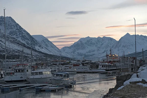 Nord Lenangen Norwegia Stycznia 2018 Łodzie Osłoniętym Porcie Nord Lenangen — Zdjęcie stockowe