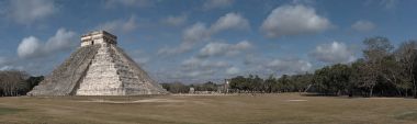Chichen Itza, Meksika-Mart 19, 2018: panoramik Kukulcan tapınak veya El Castillo Chichen Itza, Yucatan, Meksika