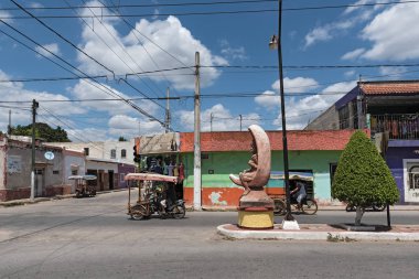 Ticul, Meksika-Mart 15, 2018: Ticul yucatan, Meksika için iki bisikletler yol kavşak