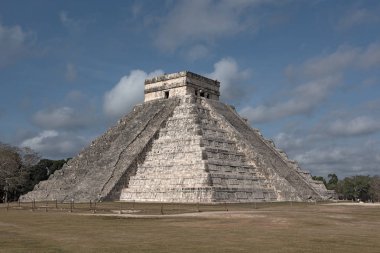 Chichen Itza, Yucatan, Meksika için tapınak Tüylü yılan (El Castillo) piramit