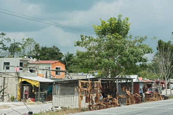 墨西哥坎佩切 2018年3月12日 墨西哥坎佩切附近一条街道上出售木制纪念品的摊位 — 图库照片