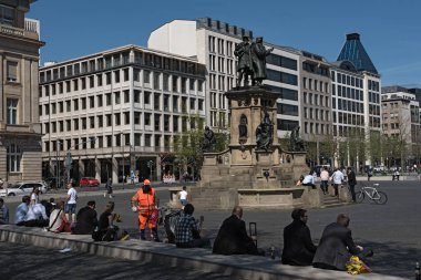 Frankfurt Am Main, Almanya-Nisan 18, 2018: johannes gutenberg anıt rossmarkt, frankfurt am main, Almanya