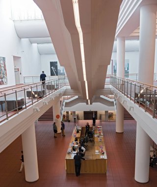 Köln, Almanya - 31 Mart 2018: giriş alanı kasiyer ve bilgi Müzesi ile ludwig, Köln, Almanya