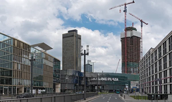 Frankfurt Main Alemanha Maio 2018 Construção Arranha Céus Frente Praça — Fotografia de Stock