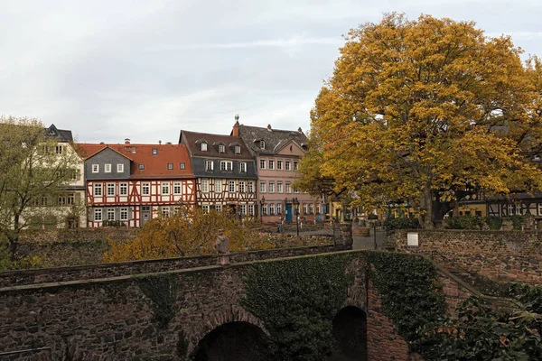 Histórico schlossplatz en Frankfurt hoechst en otoño Alemania — Foto de Stock