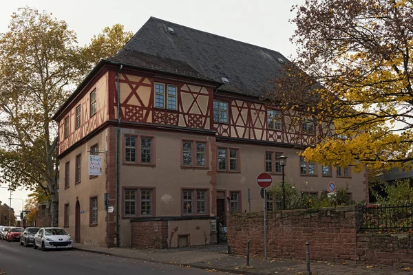 El edificio renacentista dalbergerhaus en el casco antiguo histórico de Frankfurt hoechst alemania — Foto de Stock
