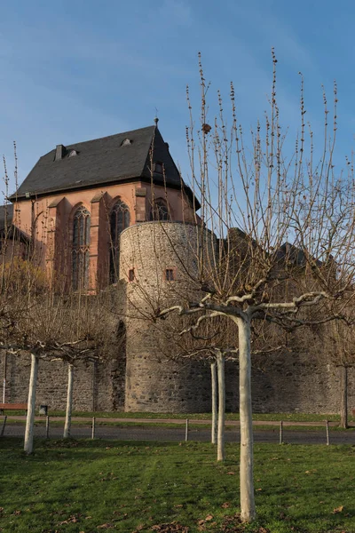 Kostel sv. Justina v zimě ve Frankfurtu nad Mohanem — Stock fotografie