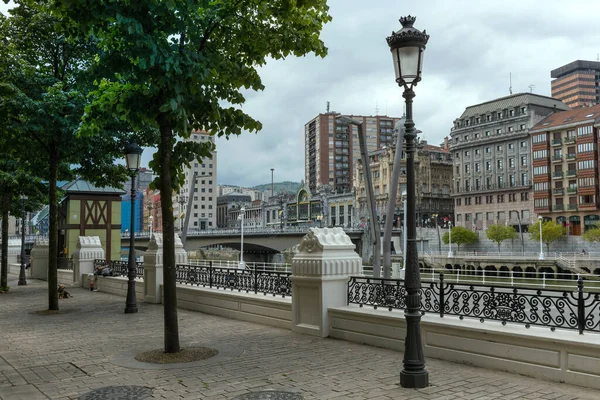 Bilbao Španělsko Června 2018 Promenáda Řece Nervion Mostem Arenal Vlakovým — Stock fotografie