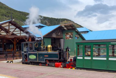 USHUAIA, ARGENTINA-FEBRUARY 13, 2020: Dünyanın Sonu Treni, Tierra del Fuego, Arjantin