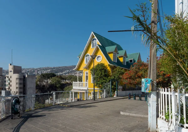 Valparaiso Chile Febrero 2020 Hermoso Edificio Tradicional Madera Amarilla Valparaíso — Foto de Stock
