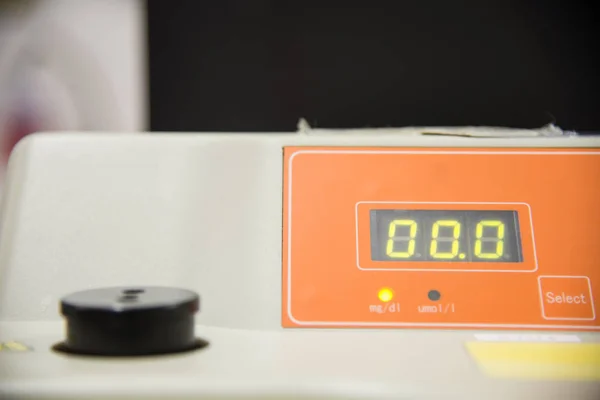 Analizador de equipos de laboratorio de medidor de microbilirrubina naranja luz —  Fotos de Stock