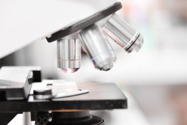 Laboratuvar mikroskop.