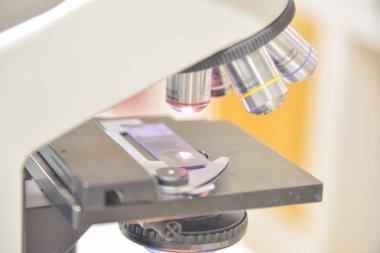 Laboratuvar mikroskop.