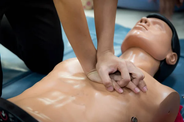 CPR ilk yardım eğitim kavramı.