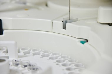 Kimya analizörü otomatikleştirmek