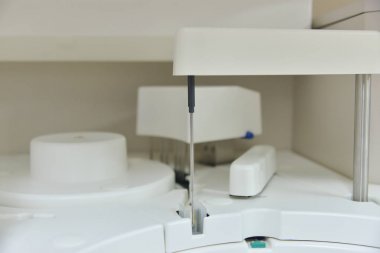 Kimya analizörü otomatikleştirmek