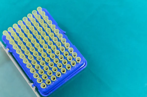 Micro pipette tip