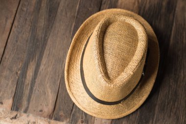 Ahşap doku seyahat ve tatil şapka zaman kavramı