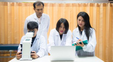 Hastanede doktor ekip çalışması