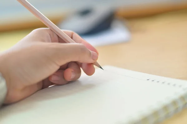 Escritura de mano borrosa en cuaderno . —  Fotos de Stock