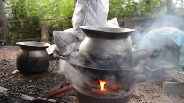 在泰国农村做饭. — 图库视频影像