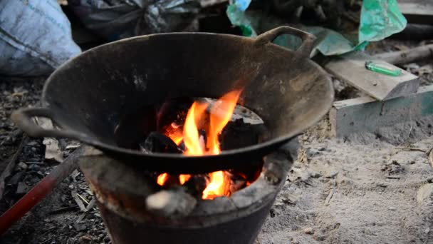 Koken in het platteland van thailand. — Stockvideo