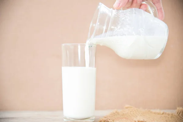 Pít mléko zdravé koncepce. — Stock fotografie
