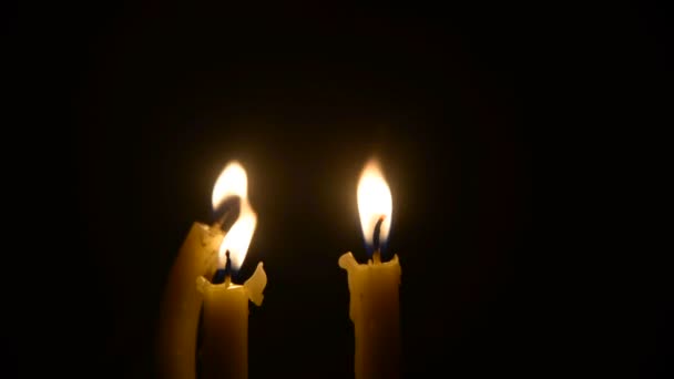 Candale sur fond noir concept de sentiment romantique .