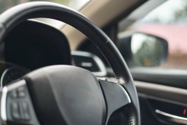 İç modern araba sokakta