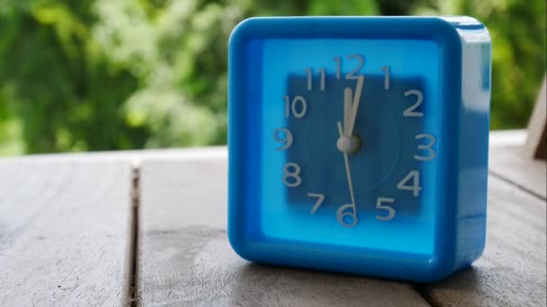 Reloj azul en timelapse visto — Vídeo de stock