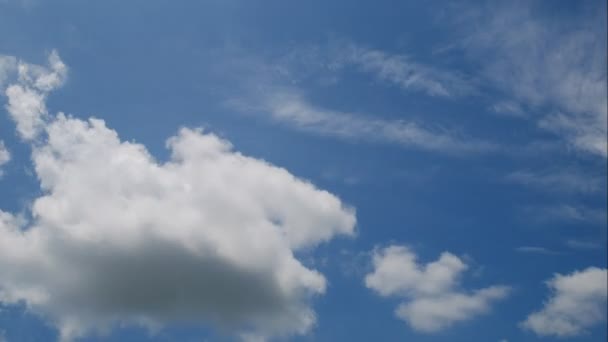 Хмара, що рухається, виглядає як куріння в часовий проміжок — стокове відео
