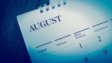 Mavi tonu bulanık takvimi.