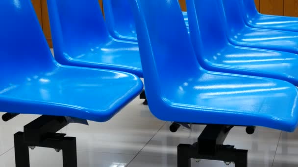 Chaise d'attente bleue à l'hôpital — Video