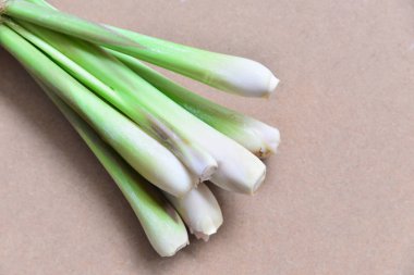 Ahşap doku taze limon