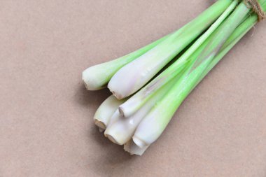 Ahşap doku taze limon