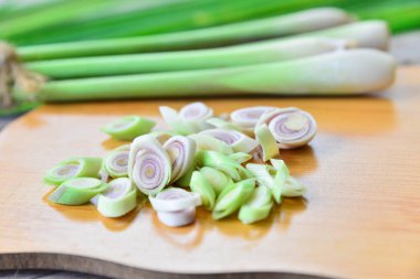 Ahşap doku taze limon