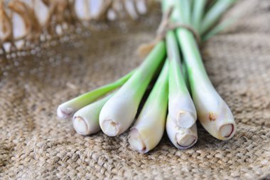 Ahşap doku taze limon