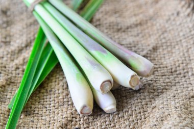 Ahşap doku taze limon